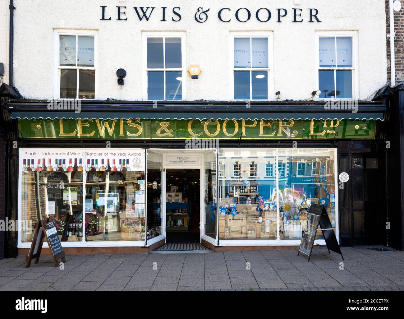 Lewis & Cooper est un marchand de vin spécialisé de grande classe Et café dans Northallerton High Street Banque D'Images