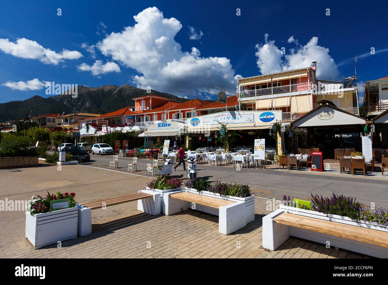 Plage de Nydri village sur l'île de Leucade en Grèce. Banque D'Images