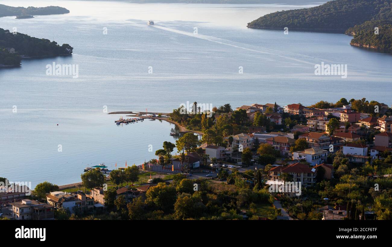 Village de Nydri sur Lefkada island en Grèce. Banque D'Images