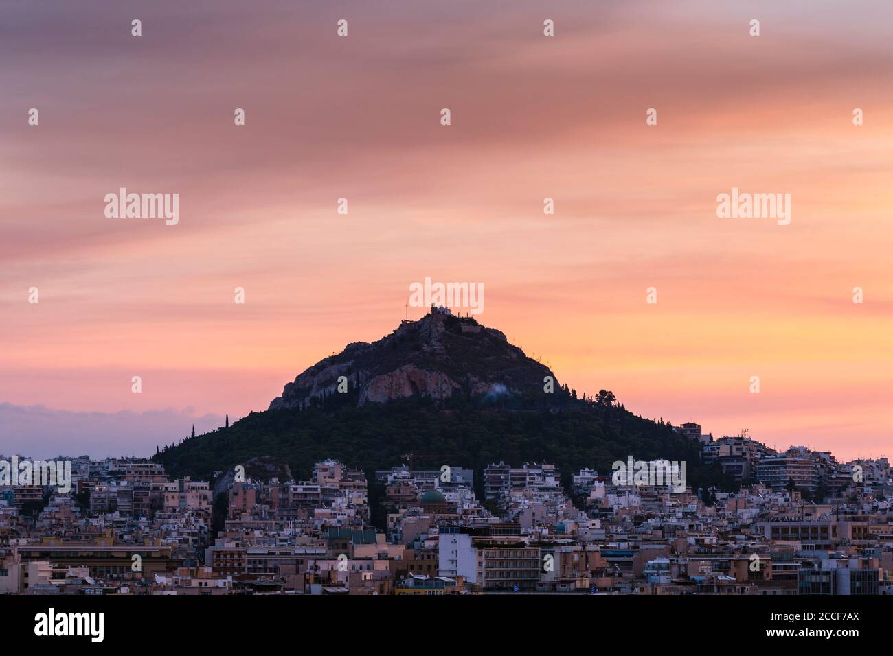 Le mont Lycabette et l'affichage de la ville d'Athènes, Grèce. Banque D'Images