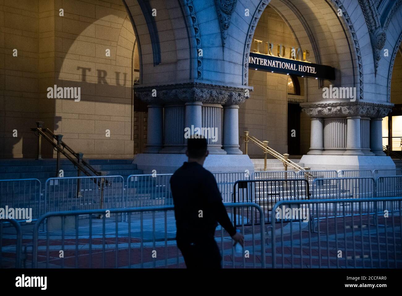 Un point de vue général de l'hôtel Trump International en prévision de la convention nationale républicaine de 2020, à Washington, DC, le 21 août 2020, dans le contexte de la pandémie du coronavirus. Le président Trump acceptera la nomination républicaine à la présidence de la South Lawn de la Maison Blanche, car d'autres événements de la convention ont également lieu sur la propriété fédérale. Les experts en éthique ont fait part de leurs inquiétudes quant au fait que cela pourrait constituer une violation des lois fédérales sur la corruption qui restreignent l'utilisation de biens publics et d'employés activités politiques. (Graeme Sloan/Sipa USA) Banque D'Images