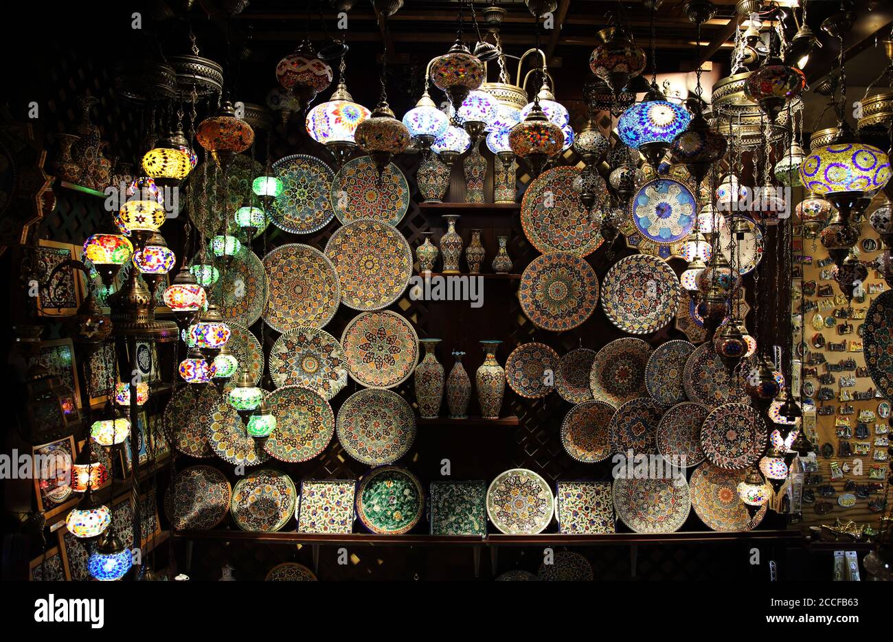 Artisanat sur un marché (souk) à Nizwa, eau Banque D'Images