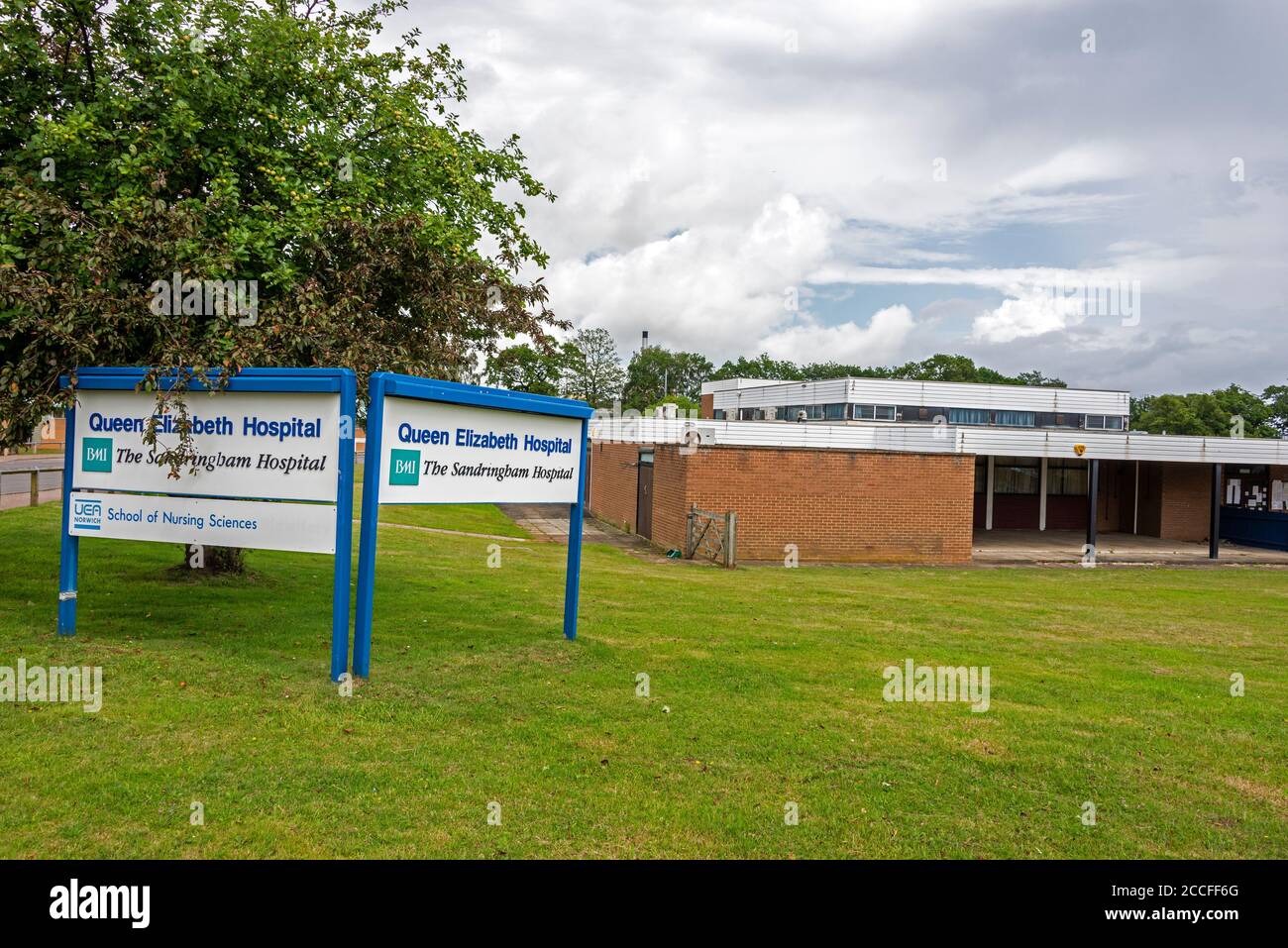 L'hôpital Queen Elizabeth du NHS et l'hôpital BMI Sanderingham de Gayton Road, King's Lynn à Norfolk, en Grande-Bretagne Banque D'Images