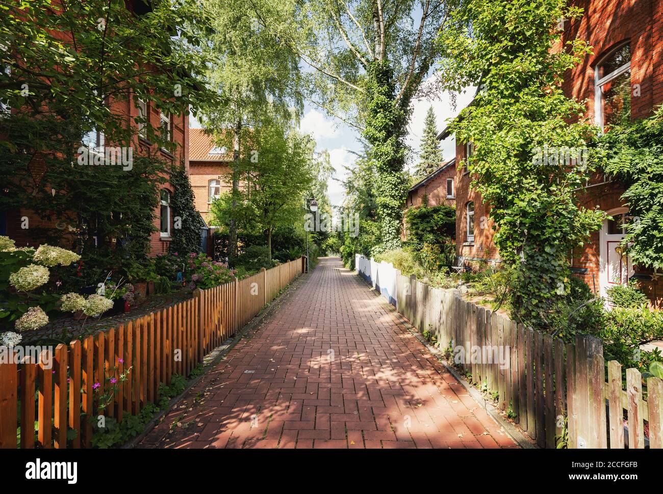 Ville verte de Hanovre avec façades vertes et jardins à l'avant Banque D'Images