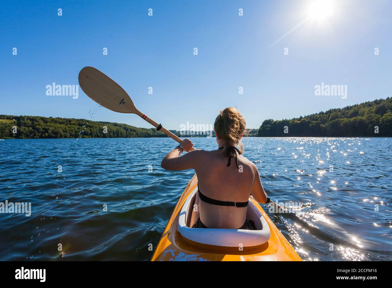 Bateau, kayak, bateau à aubes, lac, femme, paddle Banque D'Images