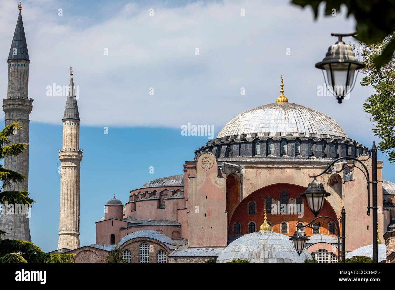 Sainte-Sophie avec toile de fond bleu ciel, Istanbul, Turquie Banque D'Images