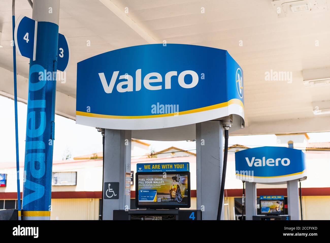 28 juillet 2020 Santa Clara / CA / USA - station-service de Valero située dans la baie de San Francisco Banque D'Images