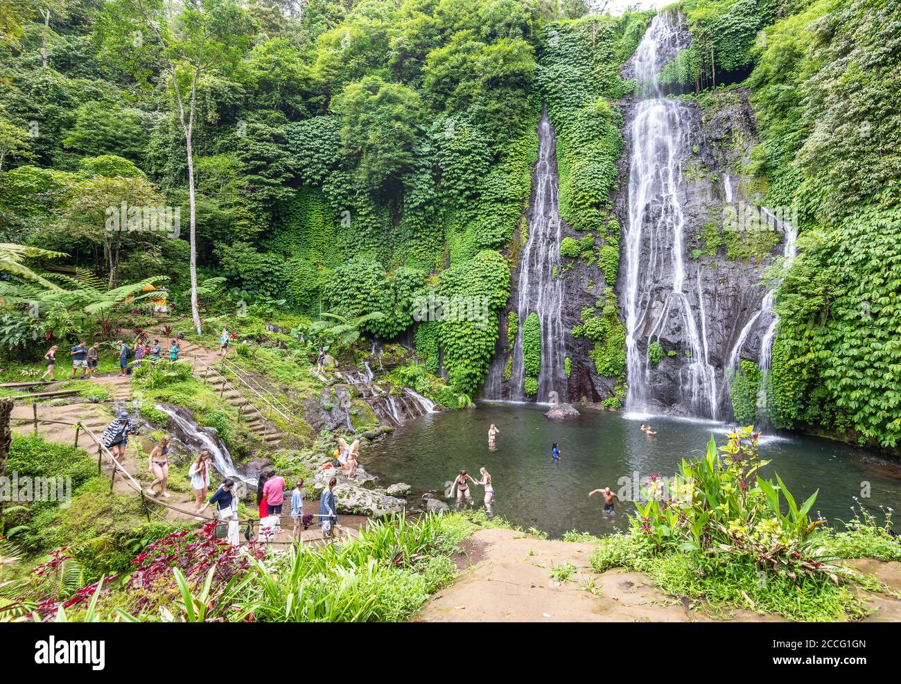 Banyumala Twin Waterfall est l'une des plus belles chutes d'eau de Bali, en Indonésie. Malgré sa beauté naturelle incroyable, Banyumala cascade encore Banque D'Images