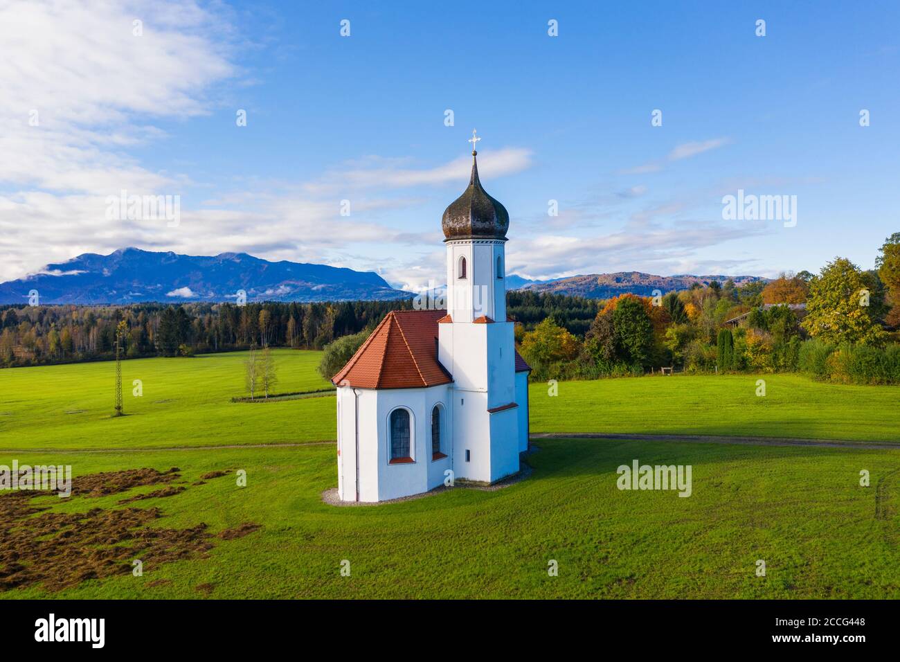 Eglise de Saint Johann à Sankt Johannes BEI Penzberg, Pfaffenwinkel, vue aérienne, haute-Bavière, Bavière, Allemagne Banque D'Images