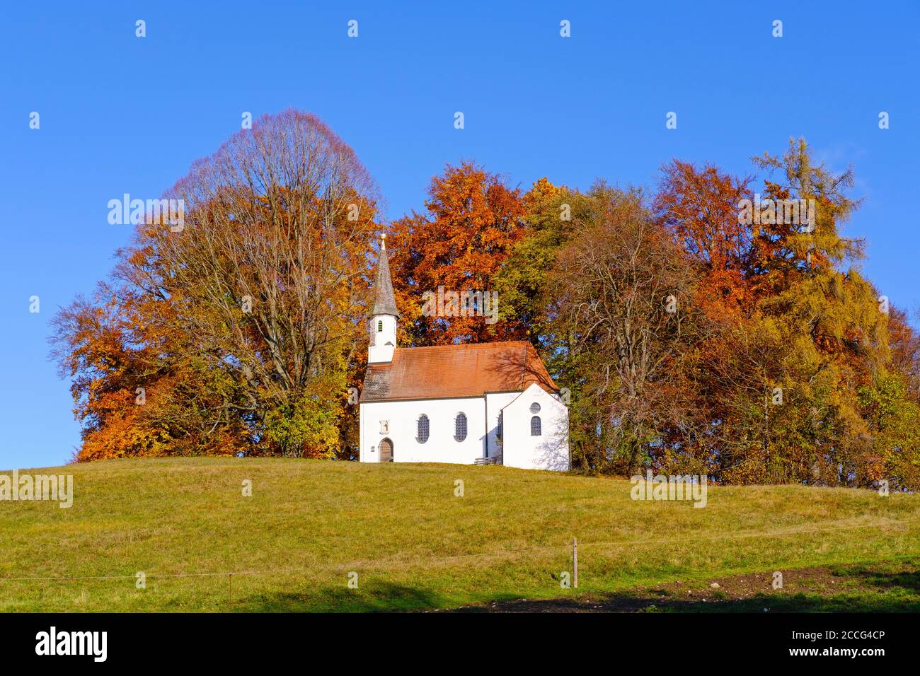 Chapelle Saint-Koloman à Weipertshausen, près de Münsing, Fünfseenland, haute-Bavière, Bavière, Allemagne Banque D'Images