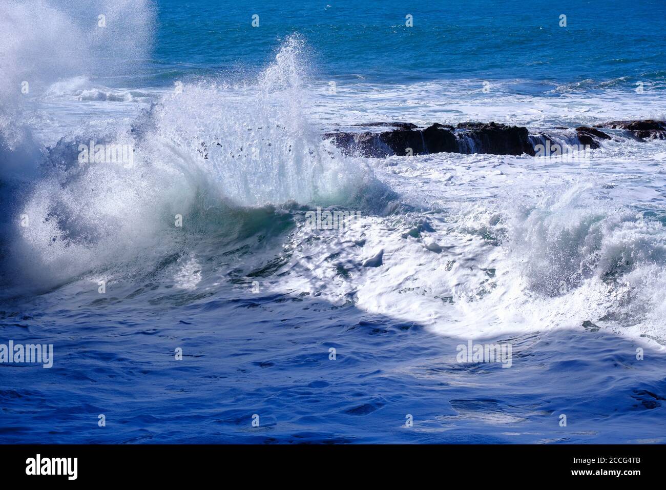 Surfez sur la Playa de Guarinen, près de Taguluche, la Gomera, îles Canaries, Espagne Banque D'Images