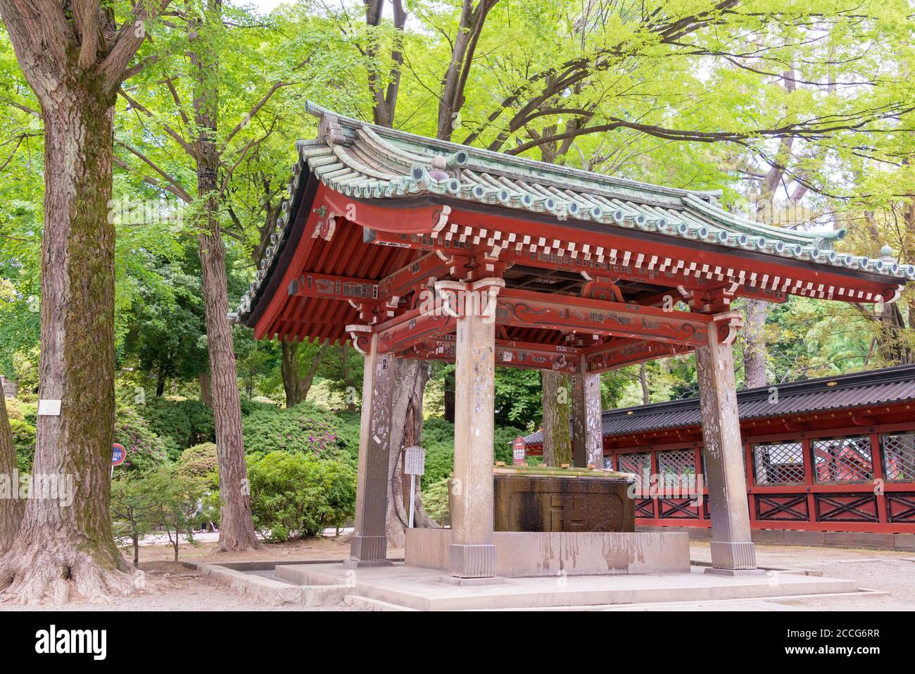 Tokyo, Japon - Sanctuaire Nezu à Tokyo, Japon. C'est l'un des dix Shrines de Tokyo. Banque D'Images