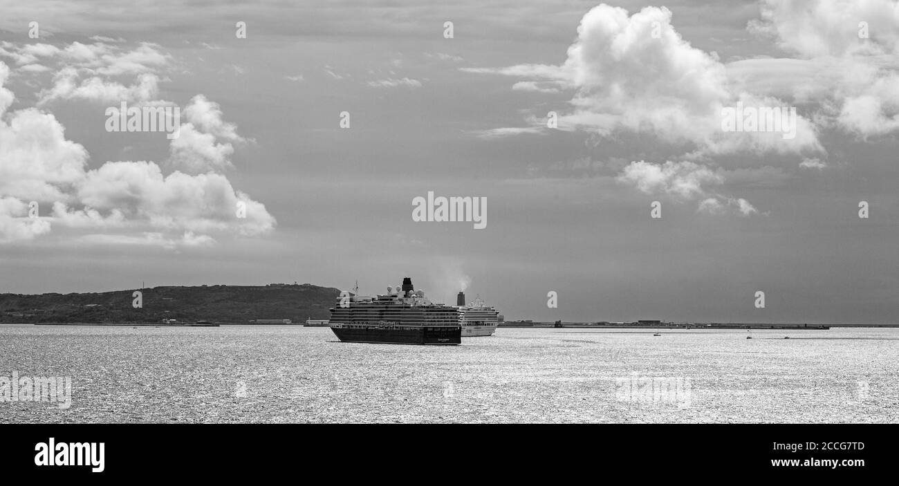 Cruise Liners dans la baie de Weymouth Banque D'Images