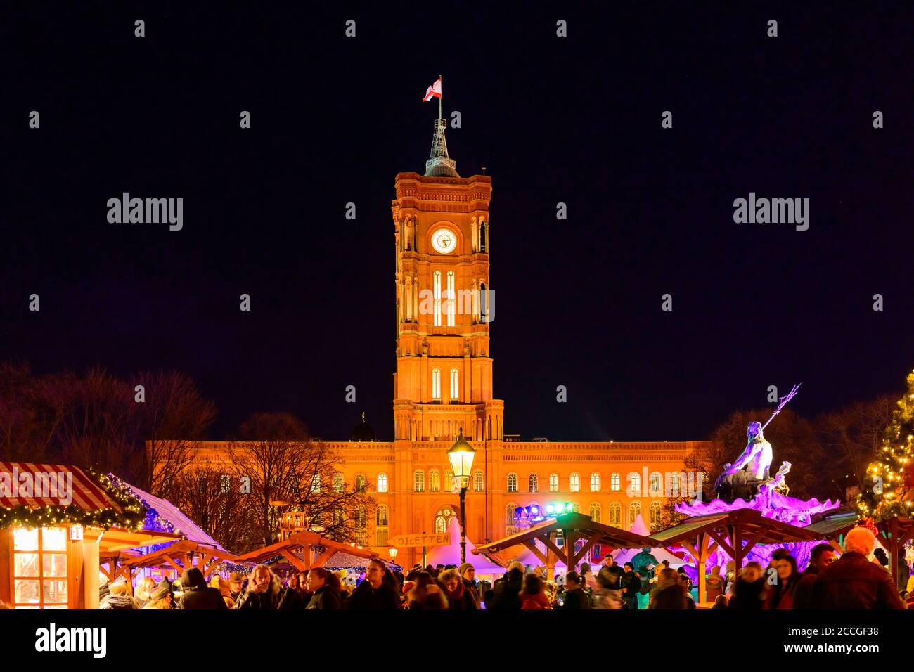 Allemagne, Berlin, marché de Noël à l'hôtel de ville rouge / Alexanderplatz. Banque D'Images