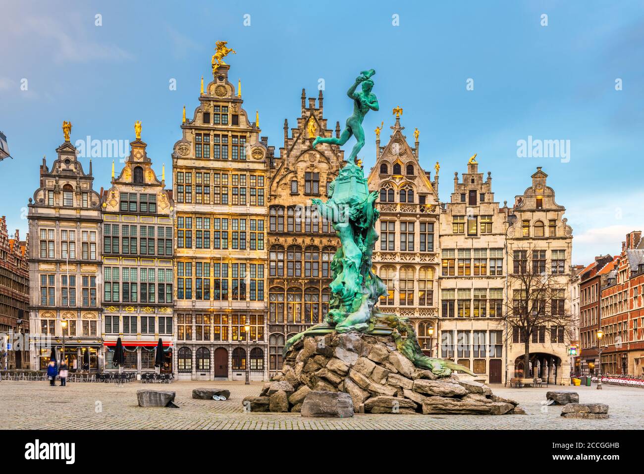 Grote Markt d'Anvers, Belgique au crépuscule. Banque D'Images