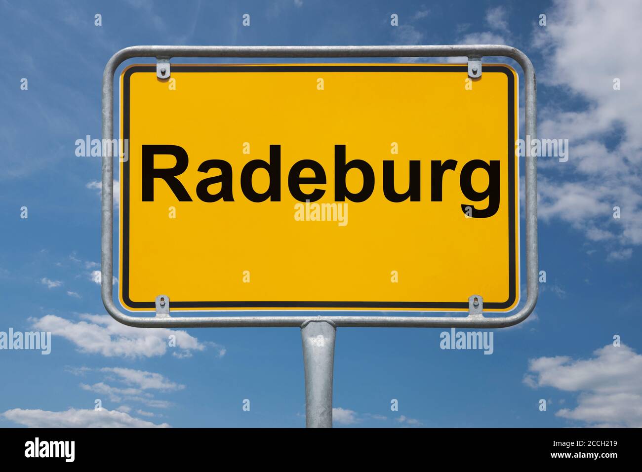 Ortstafel Radeburg, Sachsen, Deutschland | panneau de nom de lieu Radeburg, Saxe, Allemagne, Europe Banque D'Images