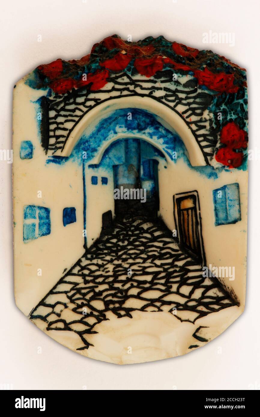 Accessoires magnétiques pour réfrigérateur pour appareils décoratifs intérieurs dans un fond blanc isolé. Banque D'Images