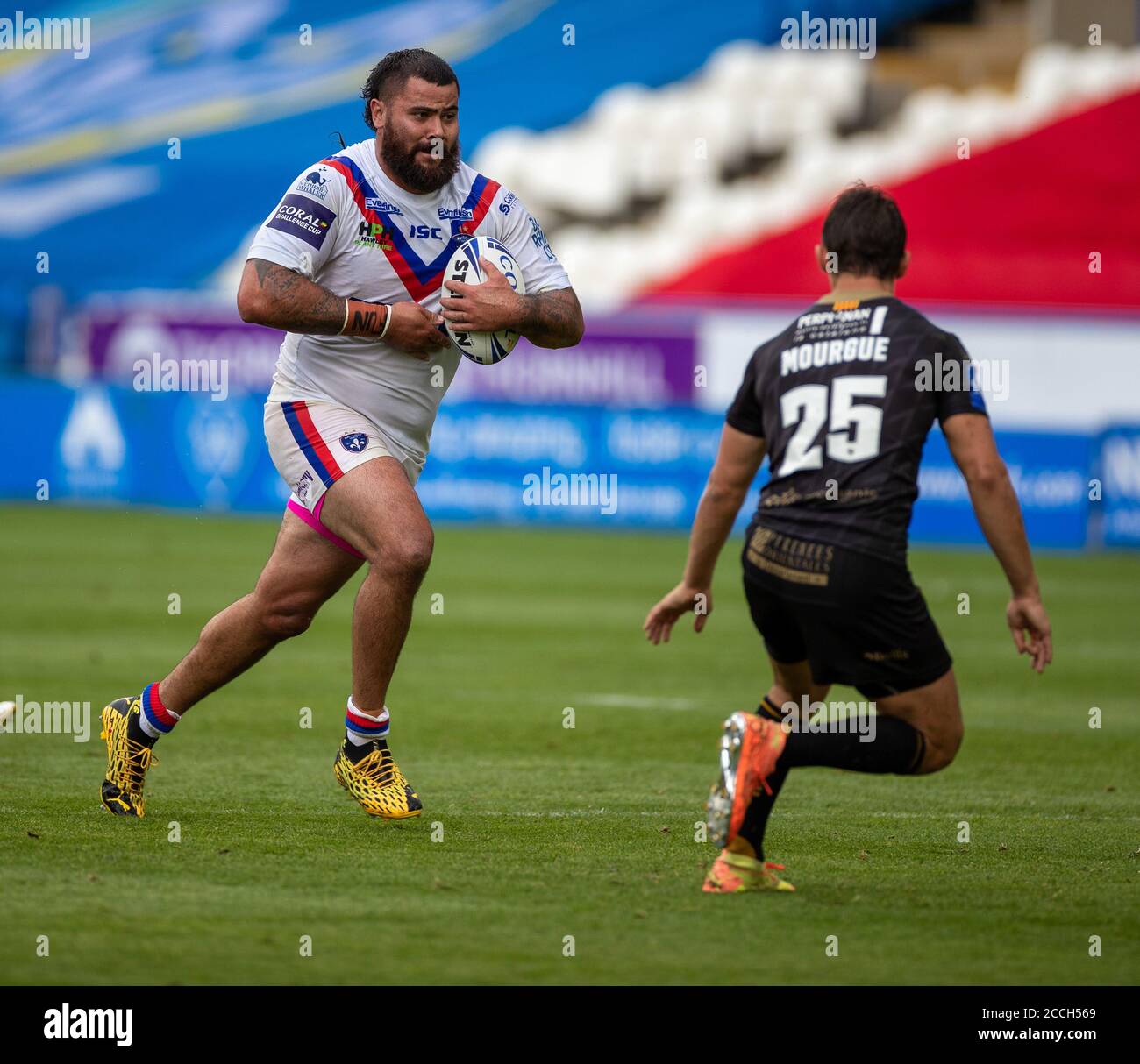 22 août 2020 ; The John Smiths Stadium, Huddersfield, Yorkshire, Angleterre ; Rugby League Coral Challenge Cup, Catalan Dragons versus Wakefield Trinity ; Adam Tangata de Wakefield Trinity avec le ballon Banque D'Images