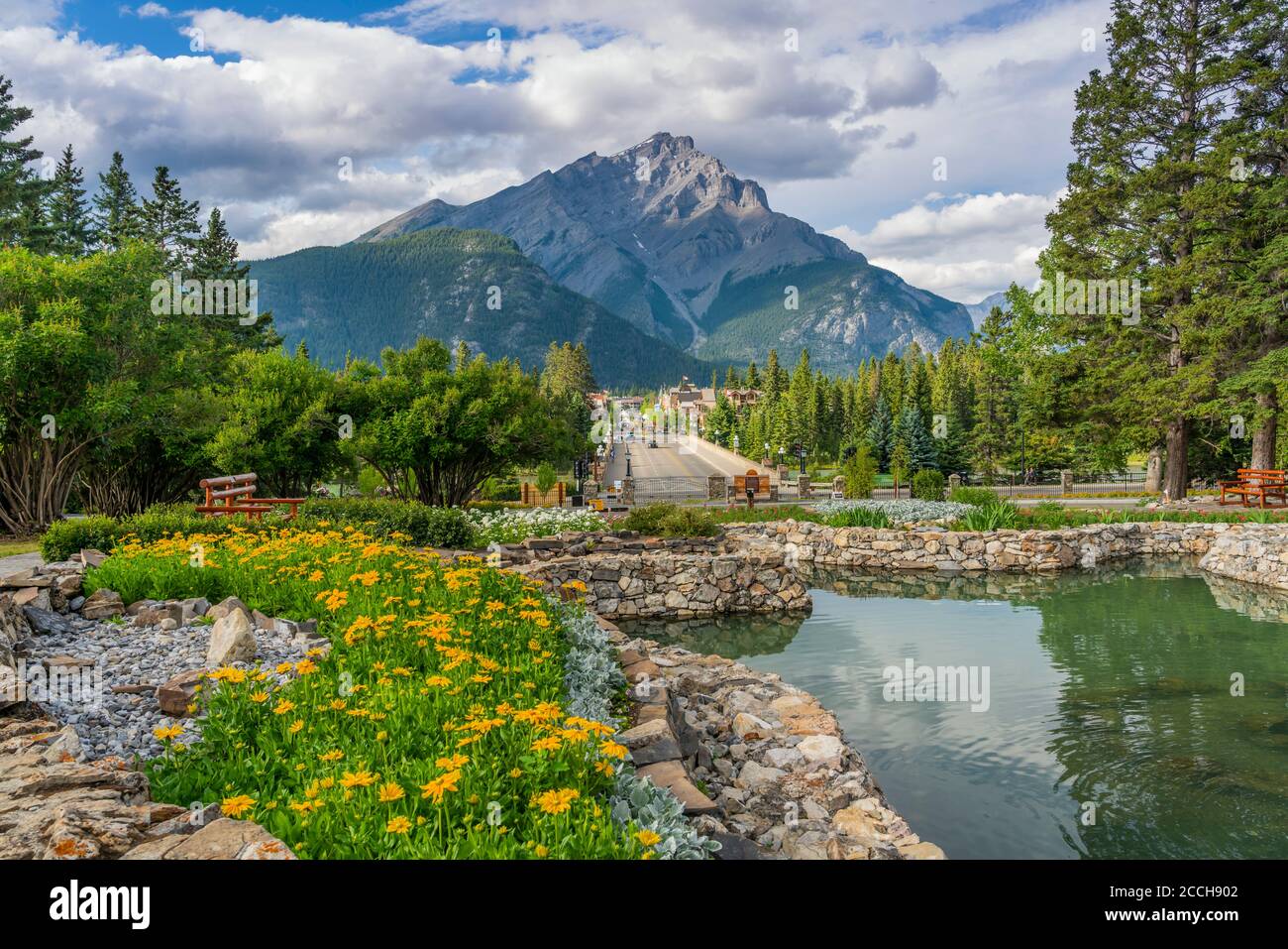 Cascade gardens banff canada Banque de photographies et d’images à