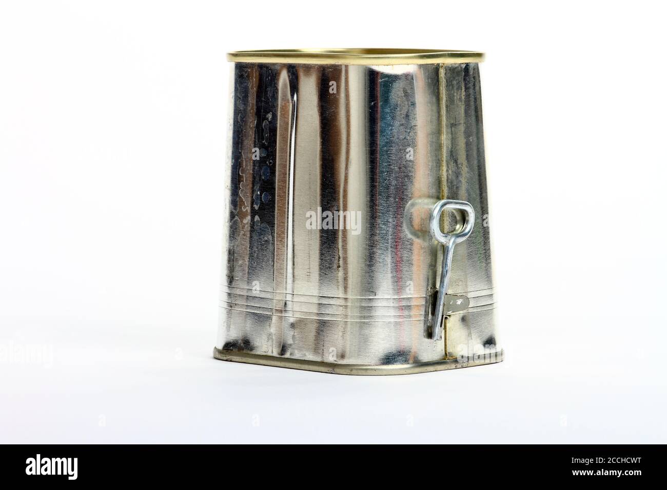 Boîte de bœuf cornée isolée sur fond blanc Banque D'Images