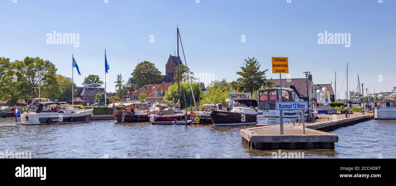 Grou, pays-Bas - 8 août 2020 : vue panoramique du village de loisirs aquatiques Grou à Friesland, pays-Bas Banque D'Images