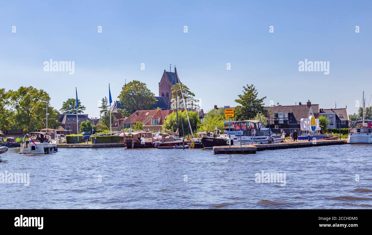 Grou, pays-Bas - 8 août 2020: Paysage avec port de l'eau de loisirs village Grou à Friesland, pays-Bas Banque D'Images