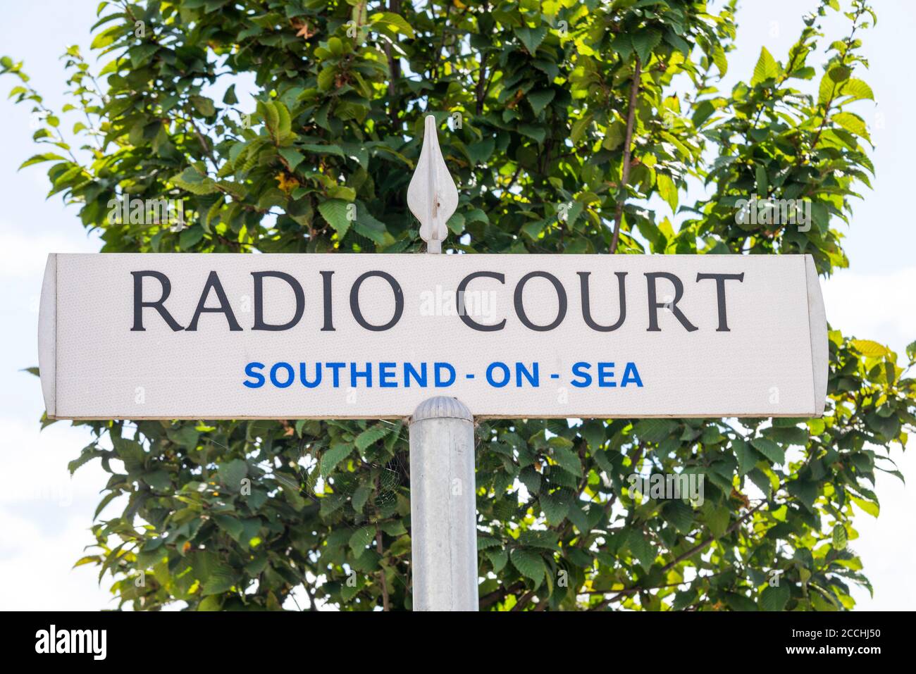 Radio court sur le site de l'EKCO (d'Eric Kirkham Cole Limited), compagnie britannique d'électronique produisant des postes de radio et de télévision. Panneau de signalisation Banque D'Images