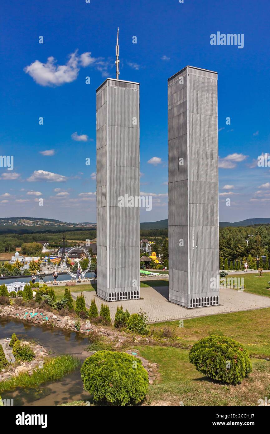 Krajno-Zagorze, Pologne - 14 août 2020. La miniature du World Trade Centre à Sabat Krajno Amusement and miniatures Park Banque D'Images