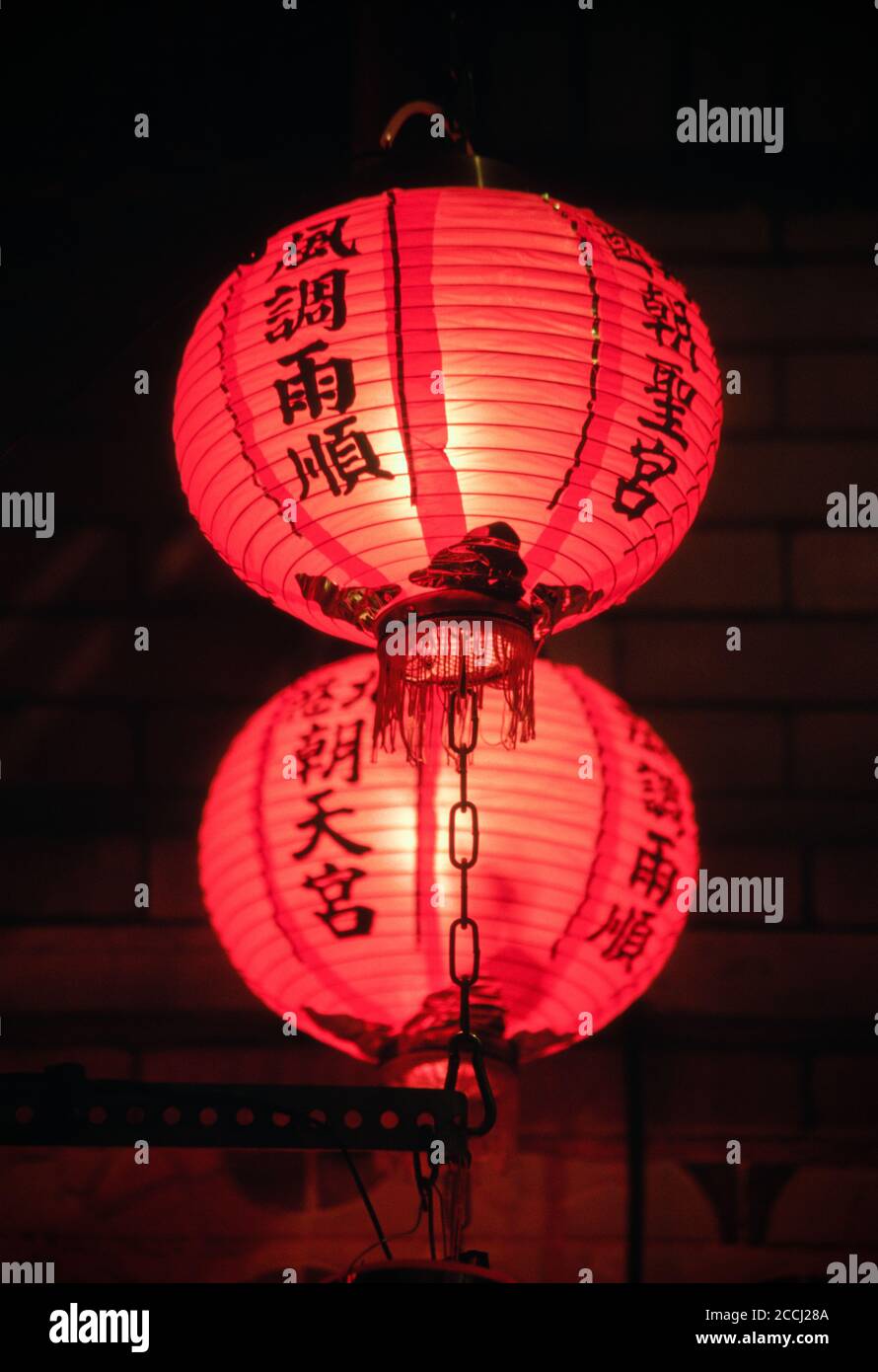 San Francisco, Californie, États-Unis. Chinatown. Lanternes dans le temple Ma Tsu, un temple taoïste. Banque D'Images