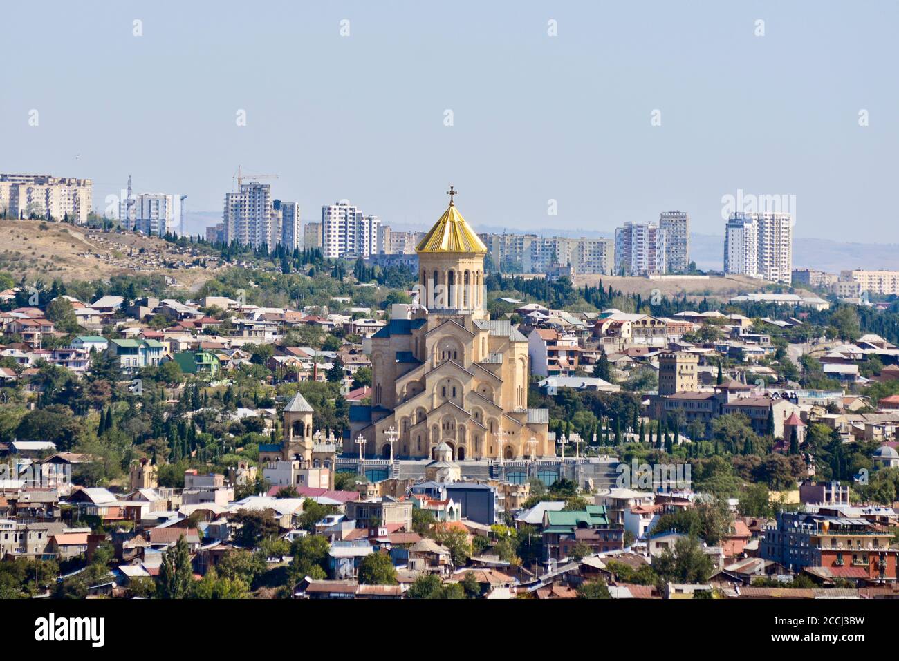 Cathédrale de la Sainte Trinité de Tbilissi, vue panoramique depuis le mont Mtatsminda. République de Géorgie. Banque D'Images