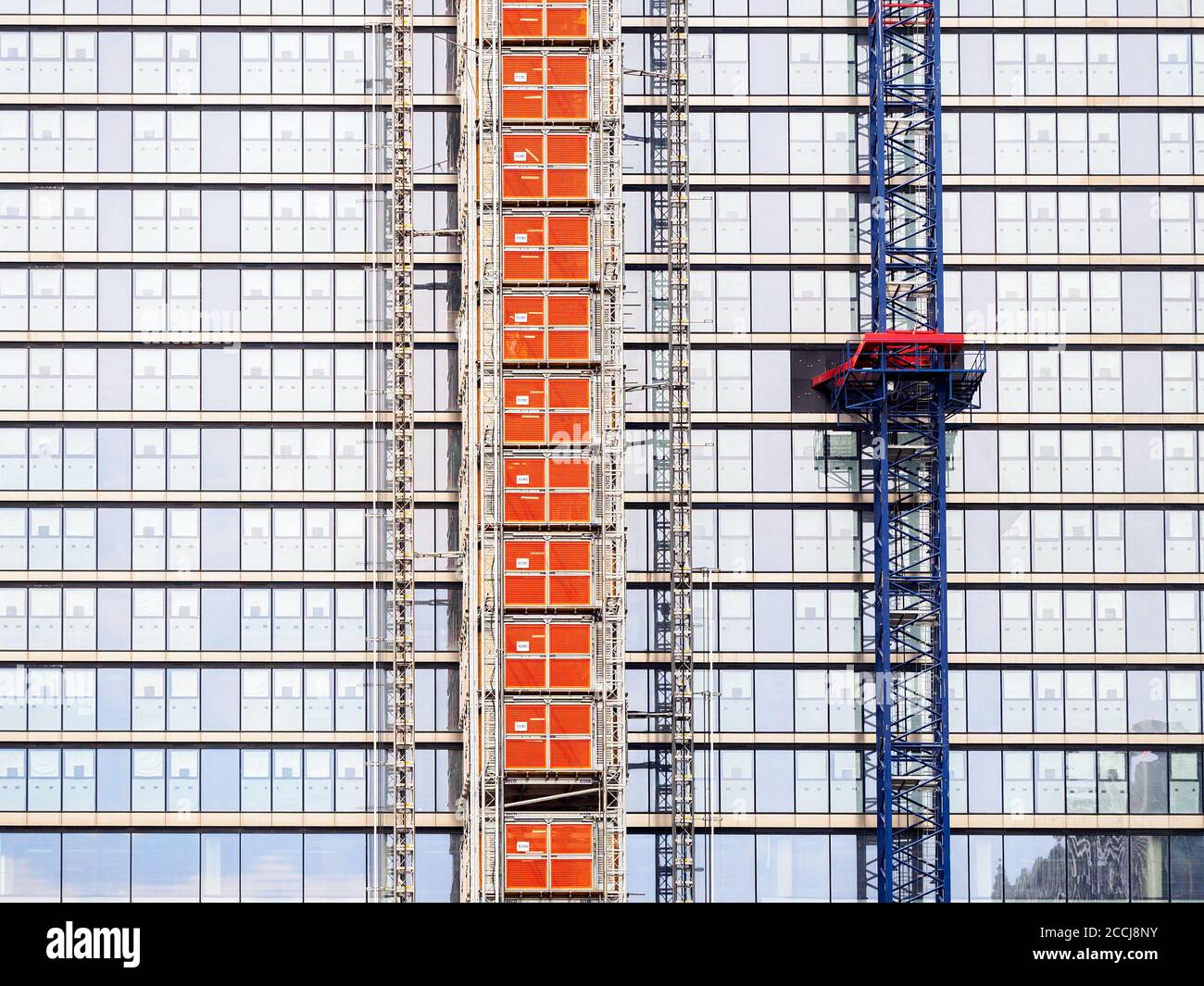 Façade d'un immeuble de bureaux en construction à Canary Wharf - Londres, Angleterre Banque D'Images