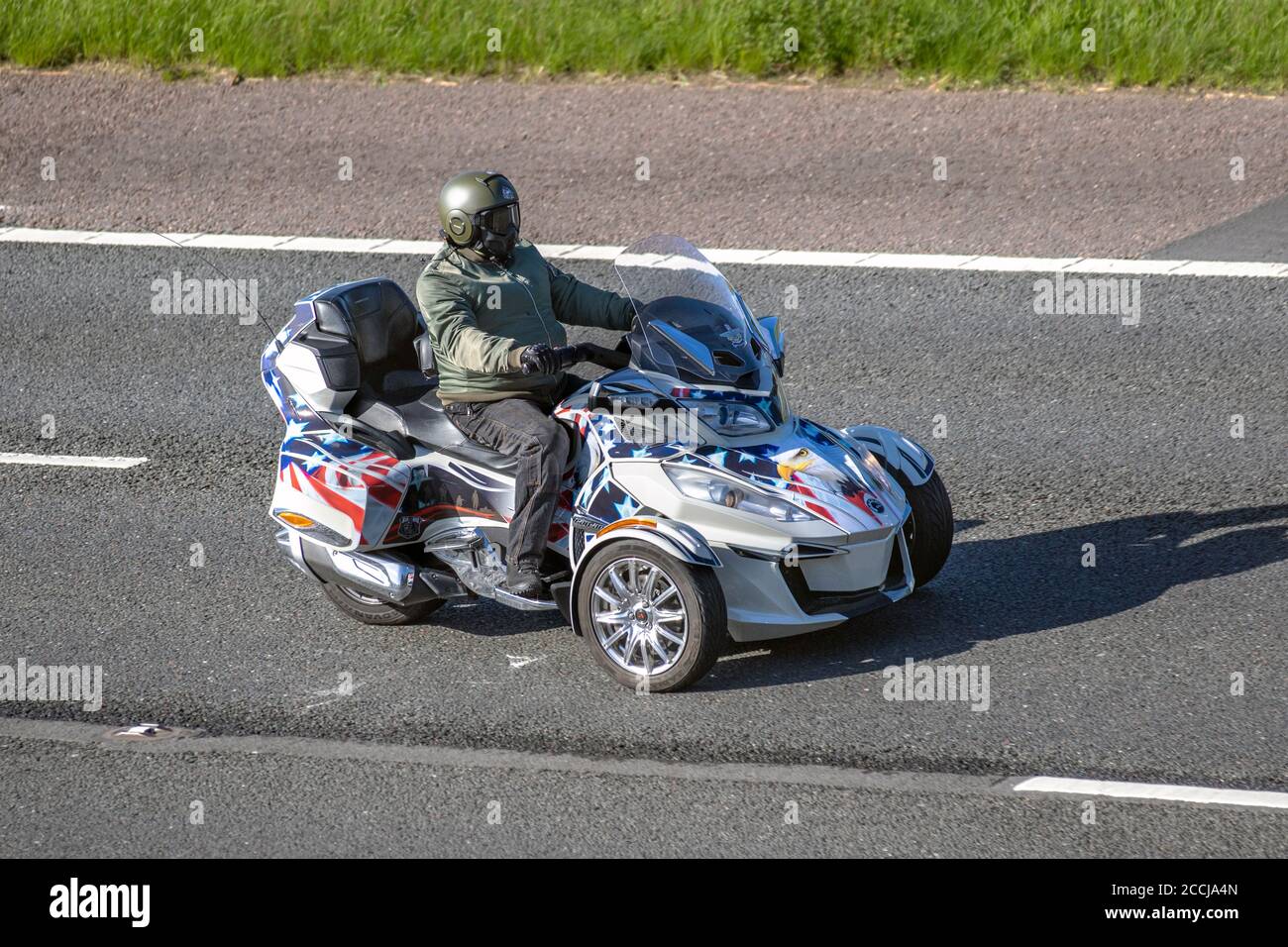 CAN AM Spyder RT 3 roues moto, 3 roues, moto Design, B9KA Bike Design, Custom Trikes, Custom Cars conduire sur l'autoroute M61 Royaume-Uni Banque D'Images