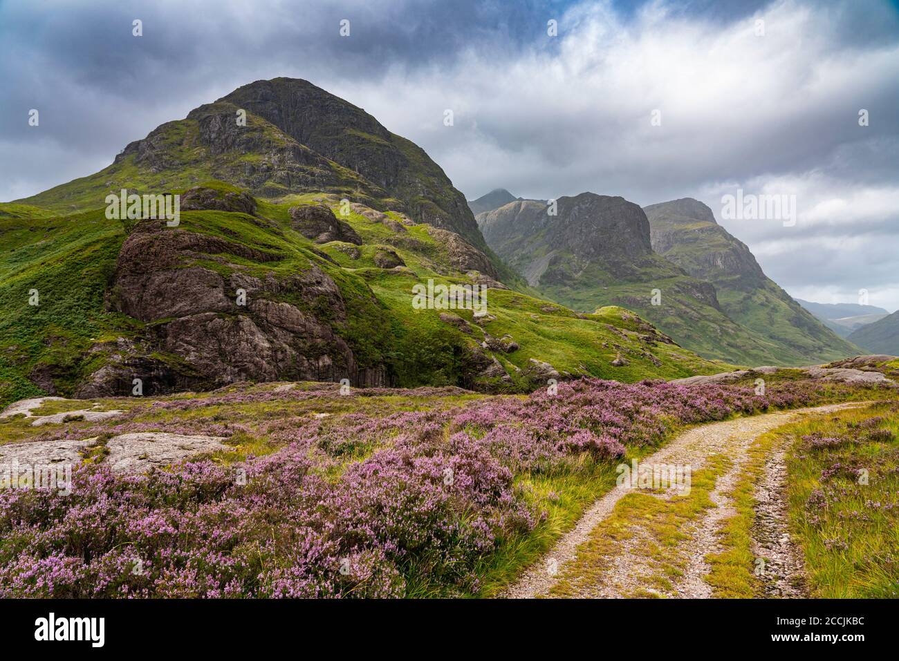 Vue depuis l'ancienne route militaire de Beinn Fhada, une partie de Bidean Nam bian également connue sous le nom de Three Sisters of Glencoe, région des Highlands, Écosse, Royaume-Uni Banque D'Images