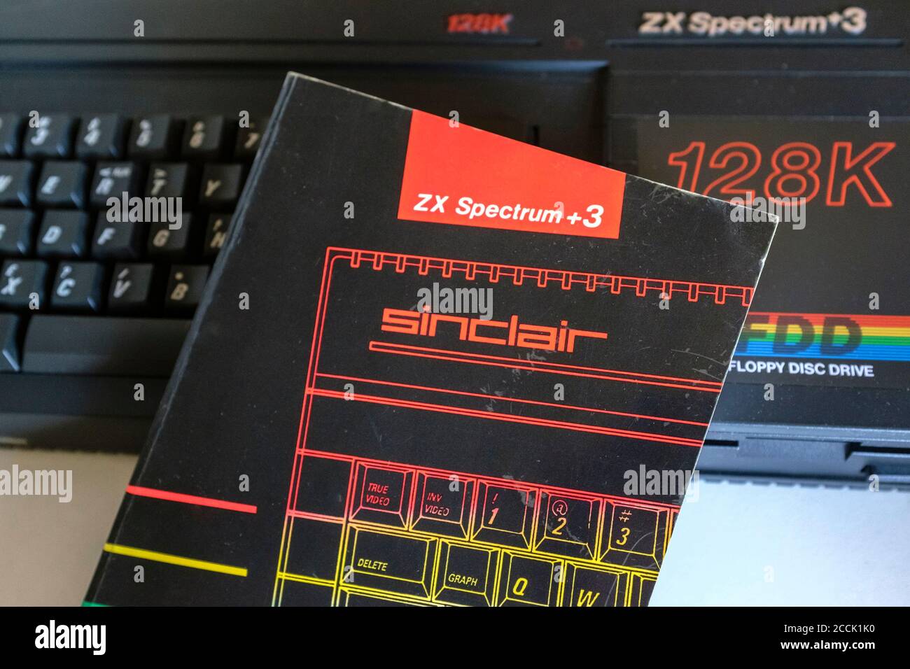 Manuel d'utilisation de l'ordinateur personnel Sinclair ZX Spectrum +3, lancé au Royaume-Uni en 1987. Banque D'Images