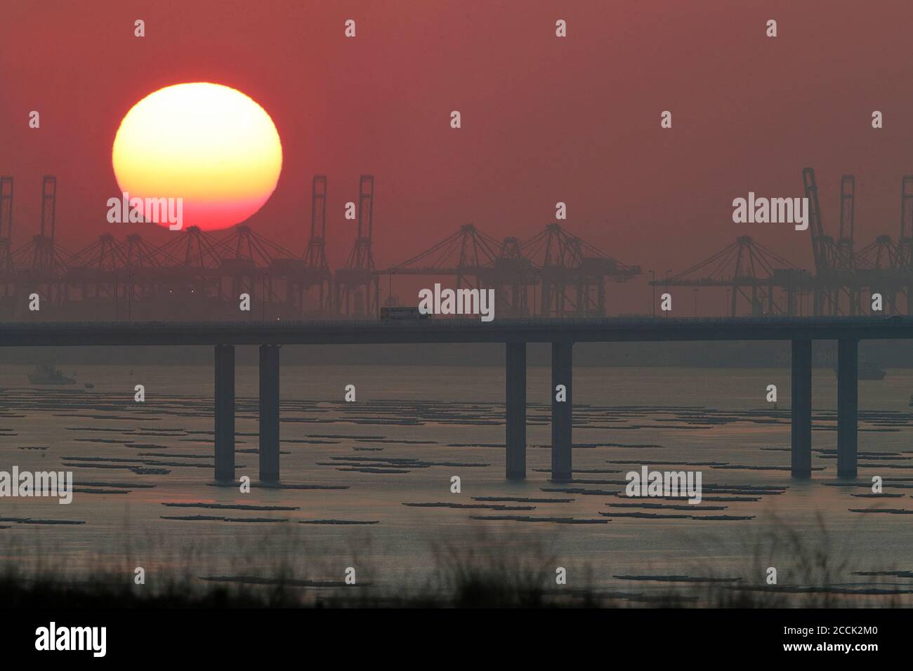 Pont de la baie de Shenzhen au coucher du soleil, de New Territories, Hong Kong 6 nov 2018 Banque D'Images