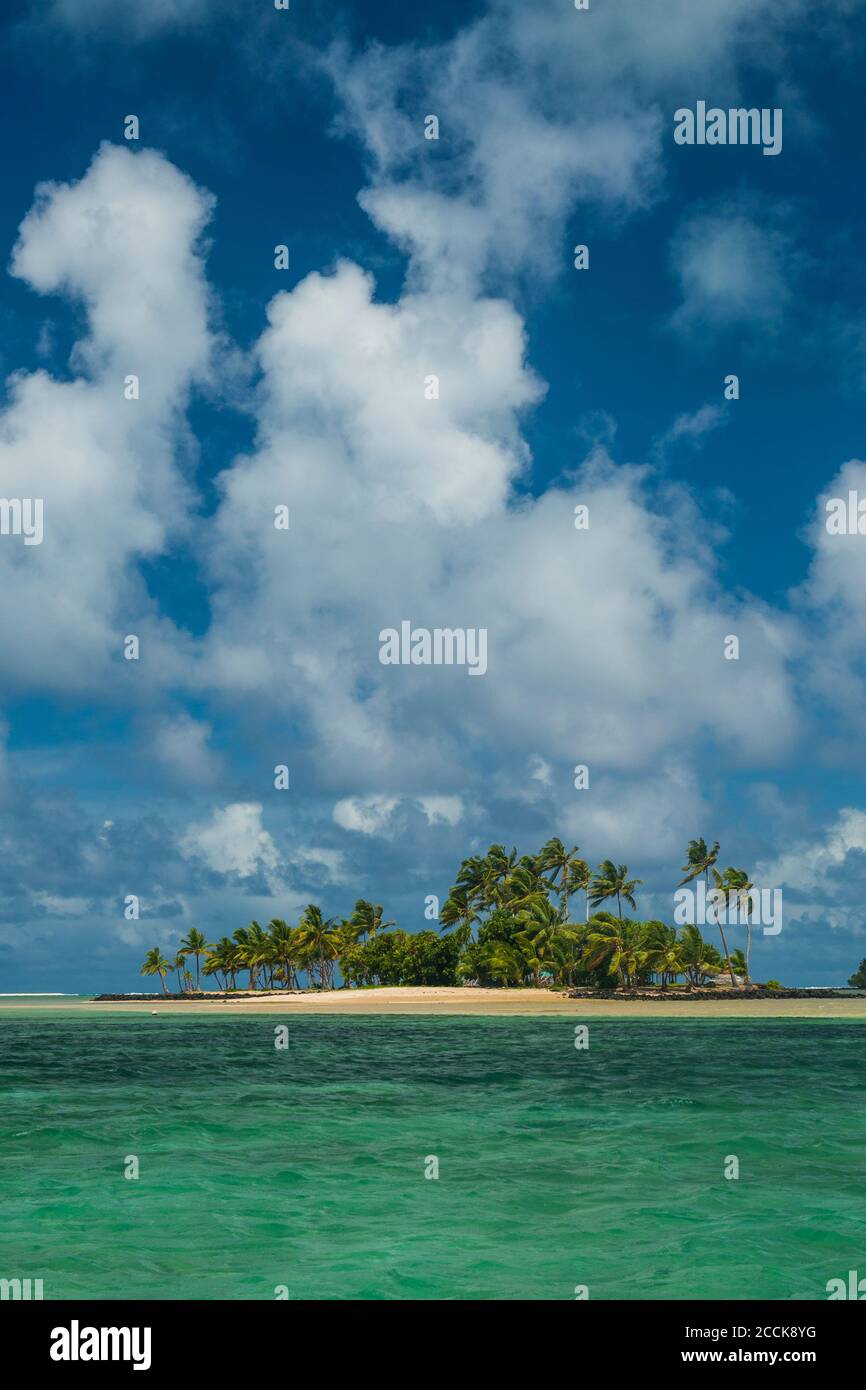 France, Wallis et Futuna, nuages au-dessus de la plage de sable de l'île de Wallis Banque D'Images