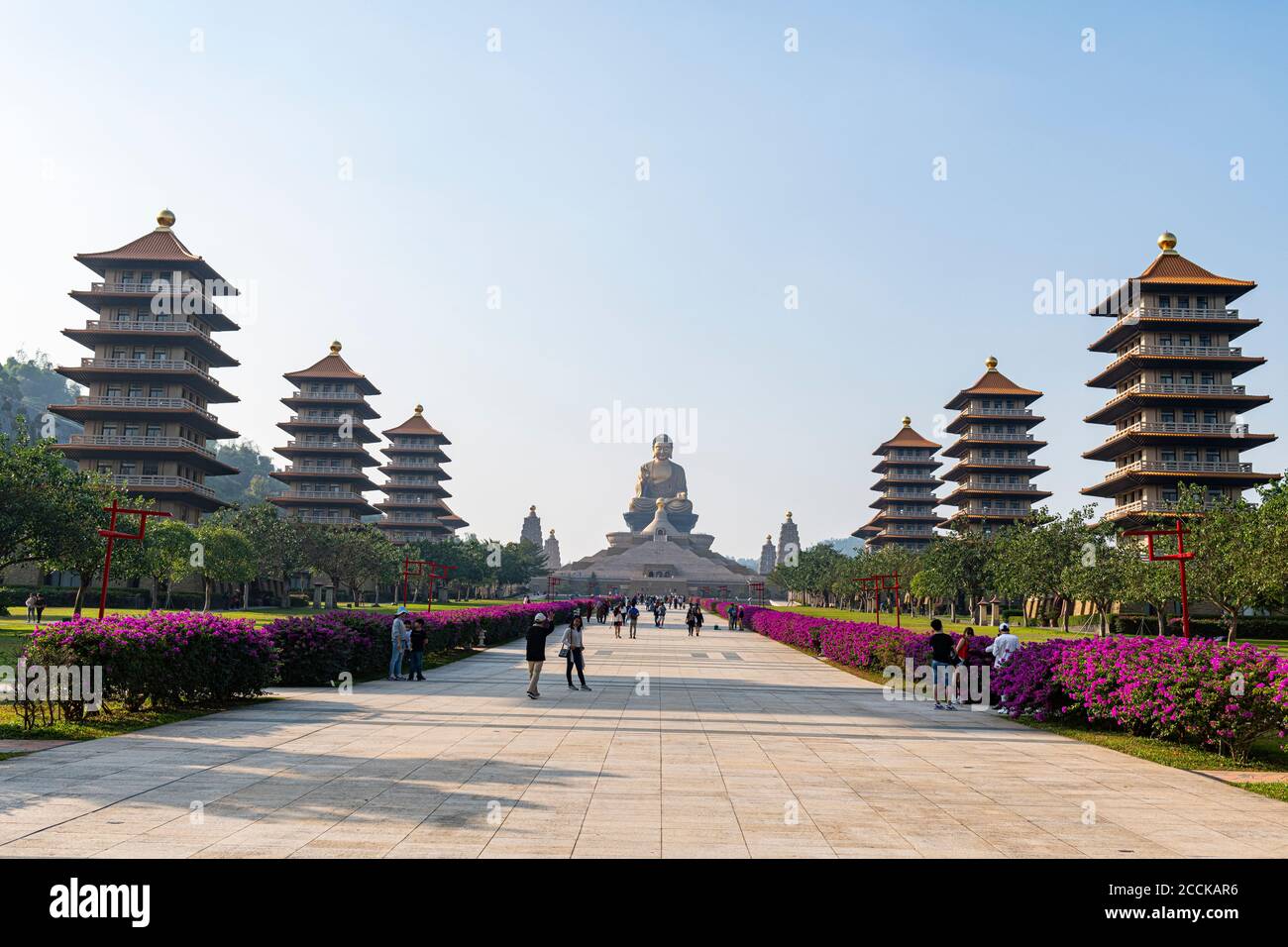Taïwan, district de Dashu, Kaohsiung, pagodes dans le jardin du monastère de FO Guang Shan Banque D'Images