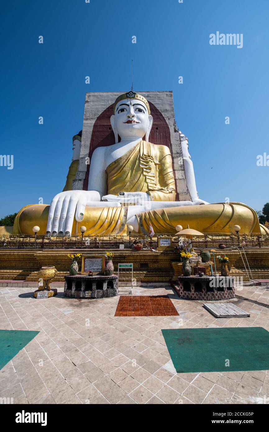 Myanmar, Bago, quatre Bouddha assis, Bouddha Kyaikpun Banque D'Images