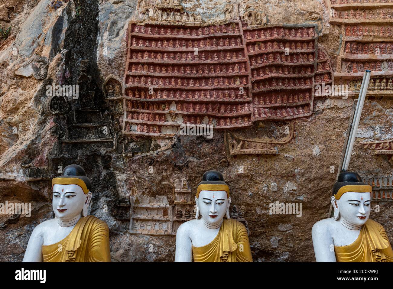 Myanmar, Etat de Kayin, hPa-an, statues de Bouddha à l'intérieur de la grotte de Kawgun Banque D'Images