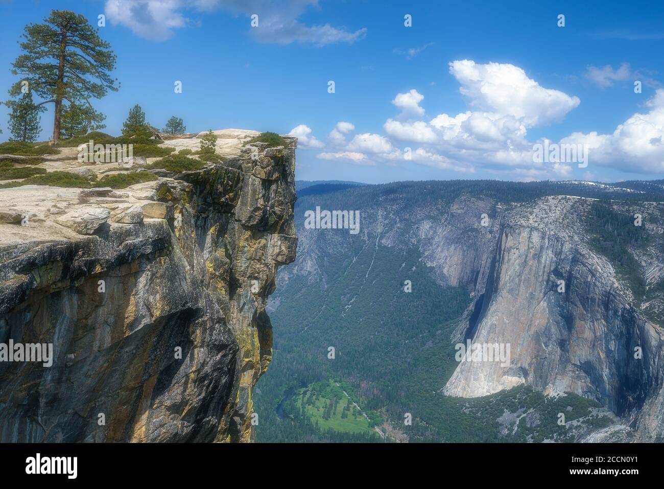 randonnée sur le sentier du pohono jusqu'à taft point, parc national de yosemite aux états-unis Banque D'Images