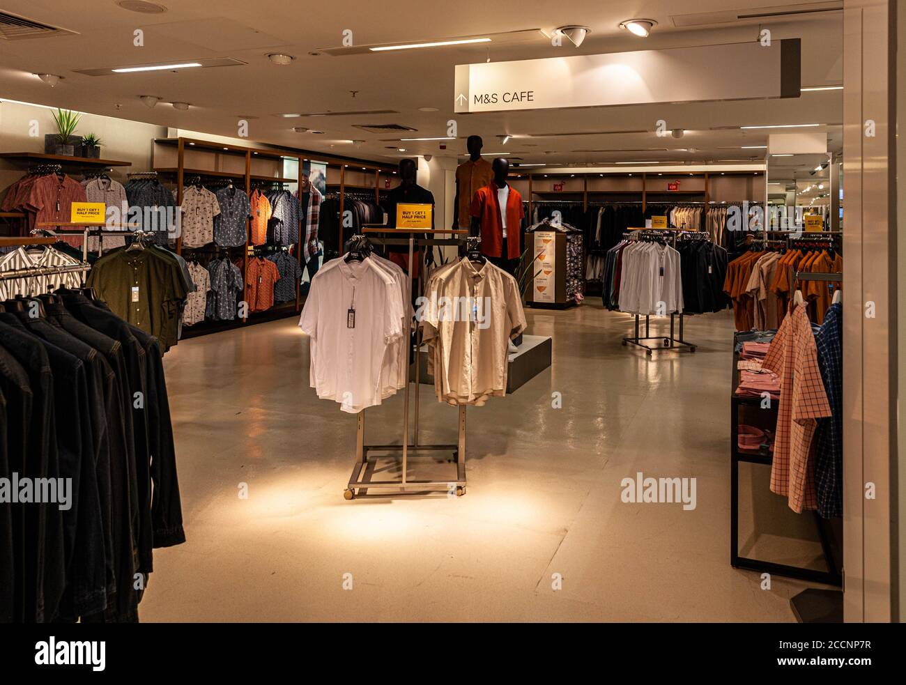 Intérieur du magasin Marks & Spencer, Oxford Street, Londres, Angleterre, Royaume-Uni. Banque D'Images
