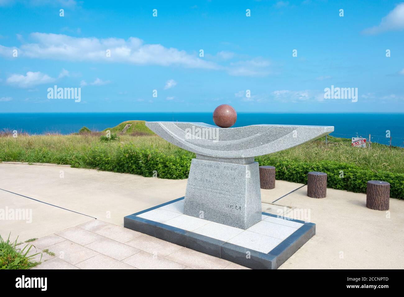 Fukoka, Japon - Cenotaph pour la bataille de Tsushima sur l'île d'Oshima, Munakata, Fukuoka, Japon. C'est un mémorial pour le russe et le japonais Banque D'Images