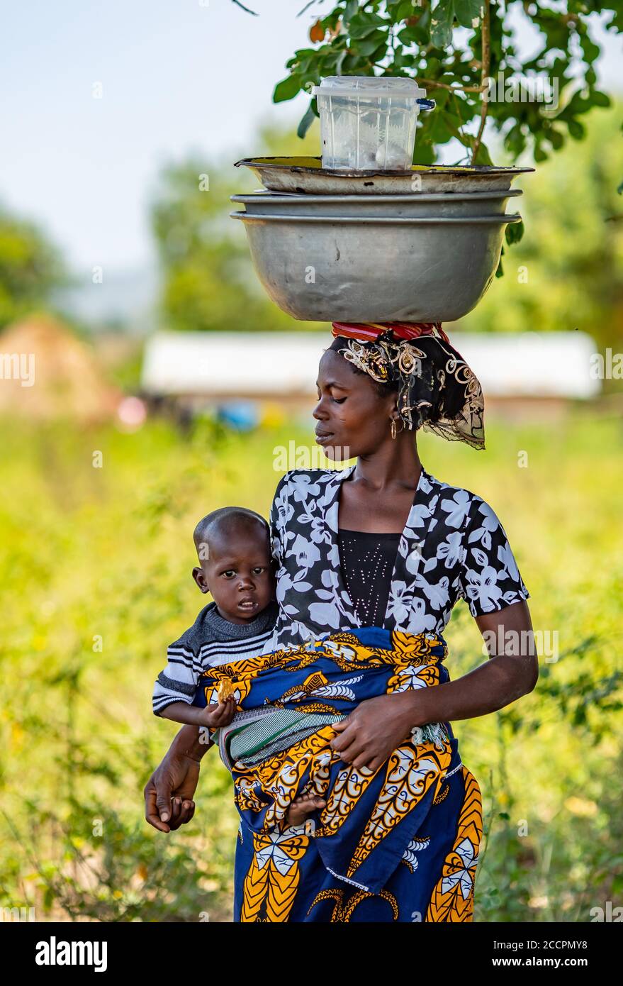 Fulani femme avec son enfant Banque D'Images