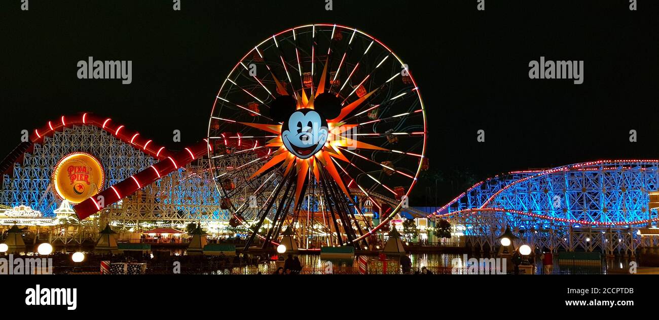 Pixar Pal-A-Round (anciennement connu sous le nom de roue de soleil et roue d'amusement Mickey), Disney California Adventure Park, Anaheim California, États-Unis Banque D'Images