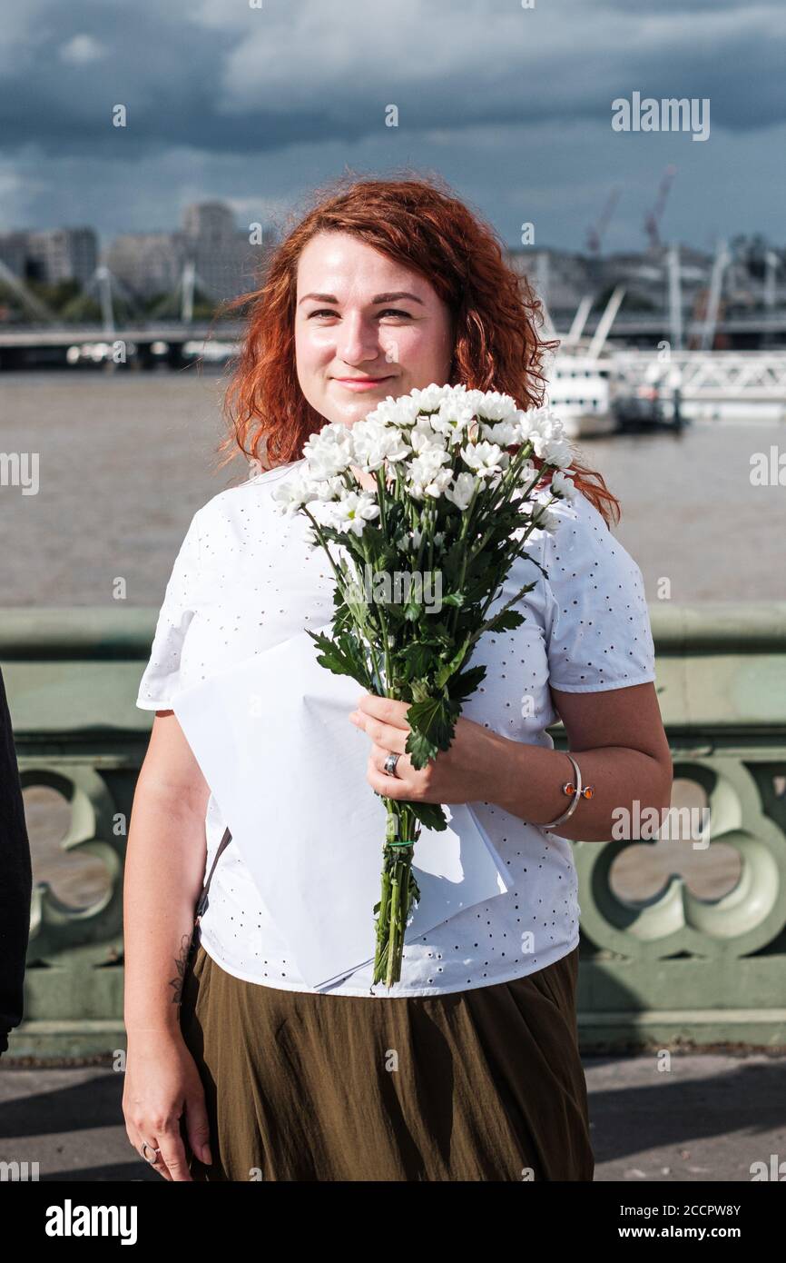 Manifestation de solidarité biélorusse - prise de contrôle au pont de Westminster et La pose de fleurs à l'ambassade du Bélarus Banque D'Images