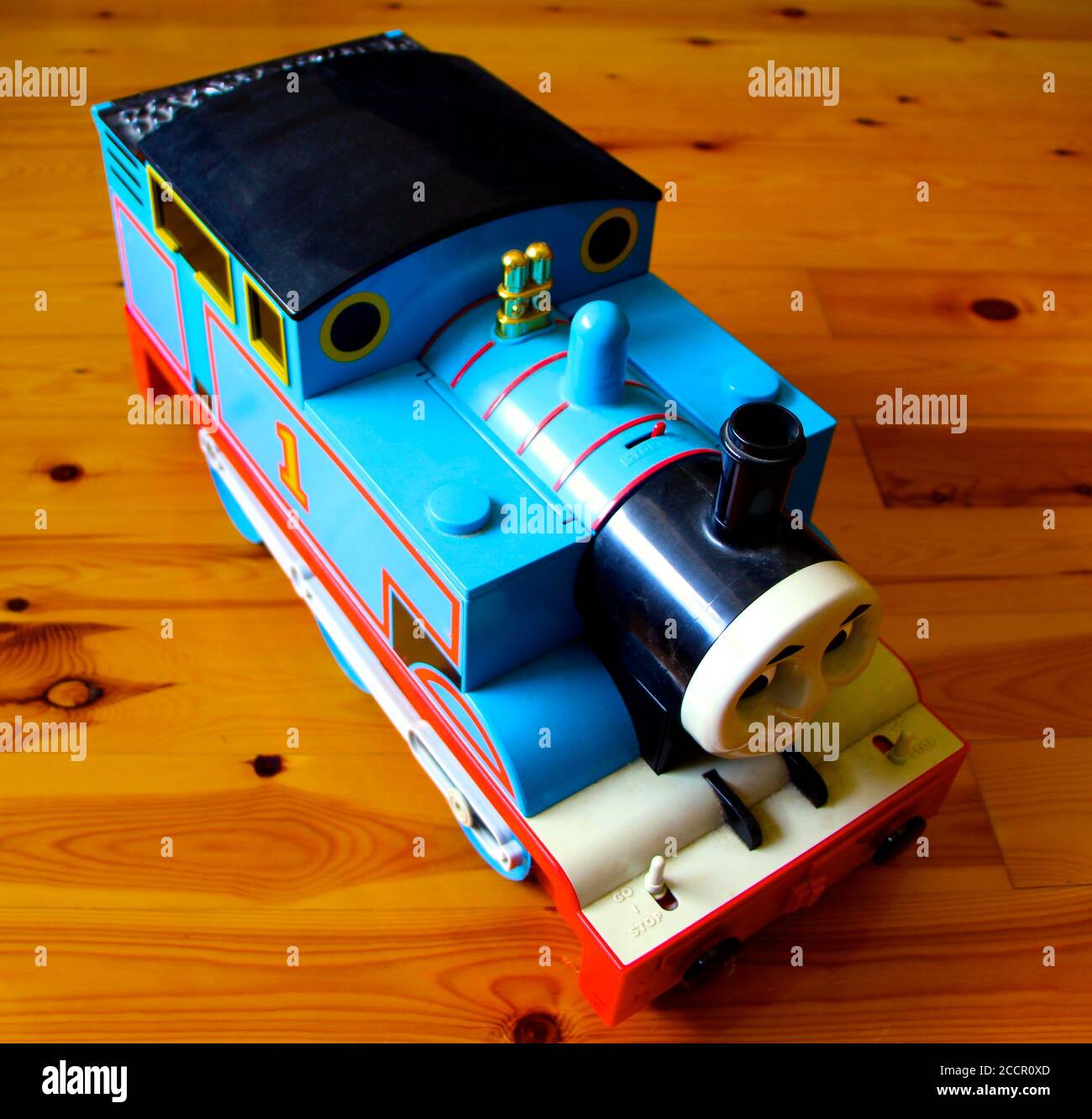 Photo d'un train de jouets géant classique Thomas the Tank Engine contenant  une piste de train et de petits trains alimentés par batterie Photo Stock -  Alamy
