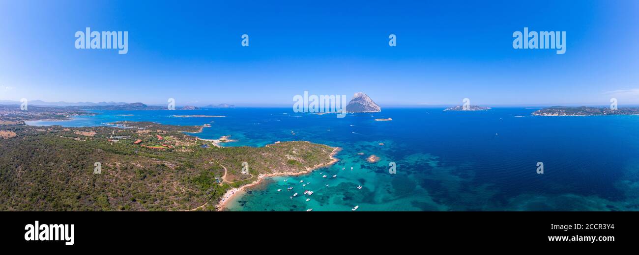 Tavolara Island sardaigne vue aérienne cristal turquoise panorama de l'eau Banque D'Images