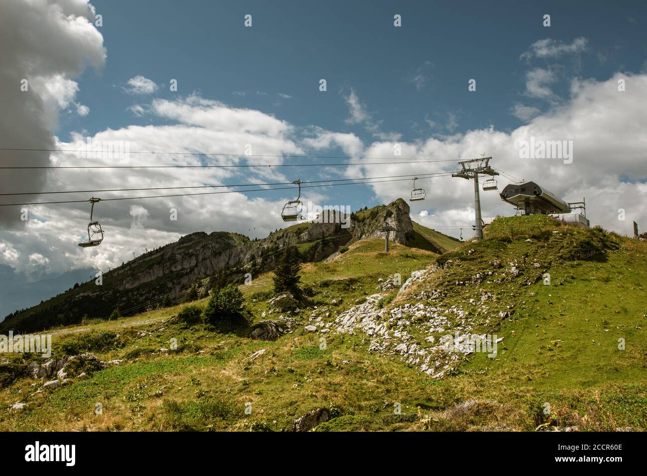 Un ascenseur autour de la Berneuse et une vue sur les montagnes environnantes, la Suisse Banque D'Images