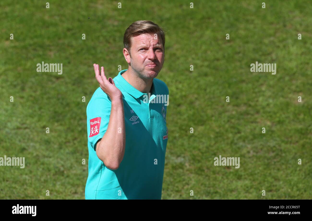 Zell am Ziller, Autriche. 24 août 2020. Football, matchs d'essai, Werder Bremen - Autriche Lutenau, Parkstadion Zell: L'entraîneur de Brême Florian Kohfeldt se gite au bord du terrain. Credit: Karl-Josef Hildenbrand/dpa/Alay Live News Banque D'Images