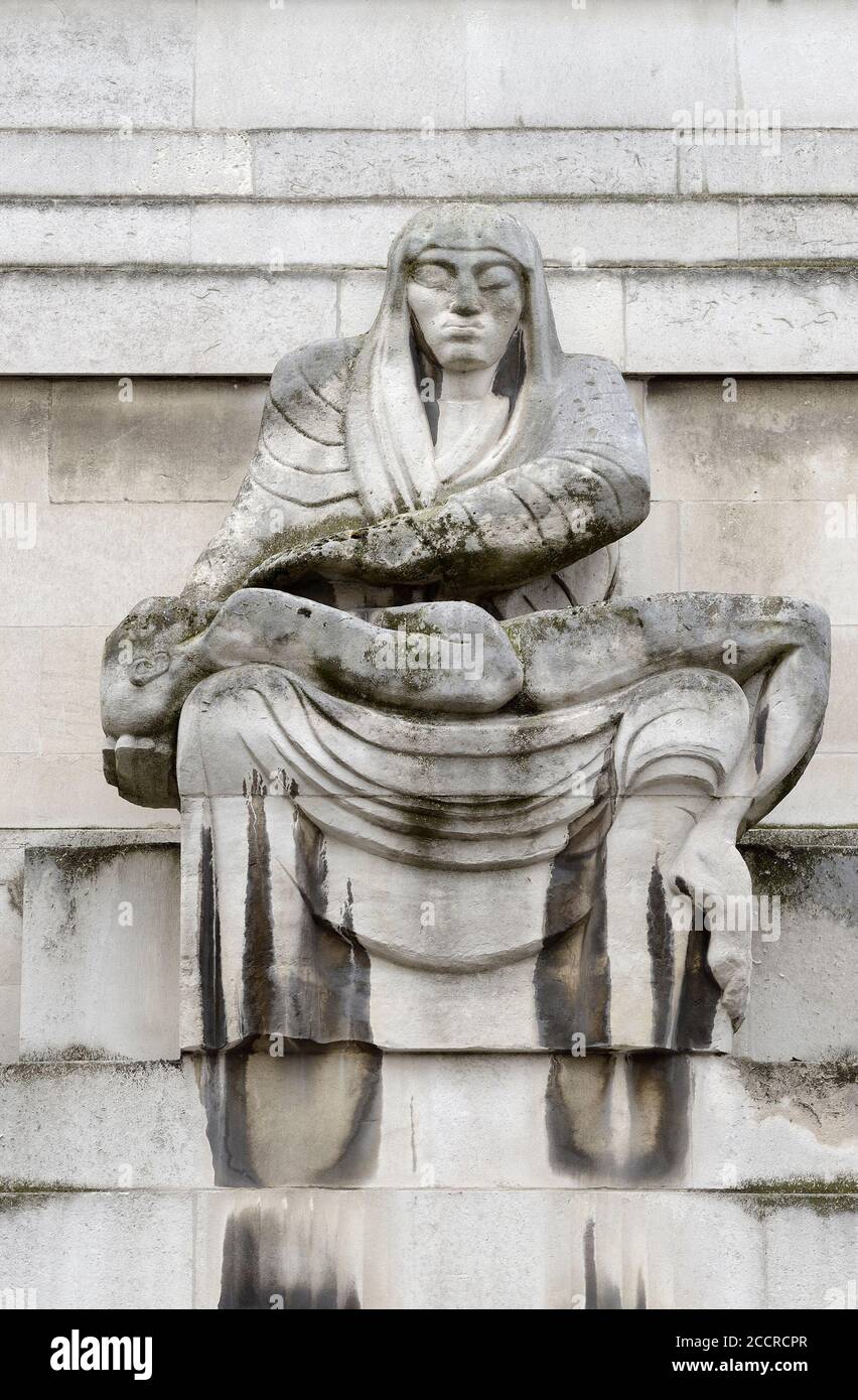 Londres, Angleterre, Royaume-Uni. Station de métro St James's Park - 55 Broadway (1929: Charles Holden) Art déco - Portland Stone. Sculpture Jacob Epstein: 'Ni Banque D'Images